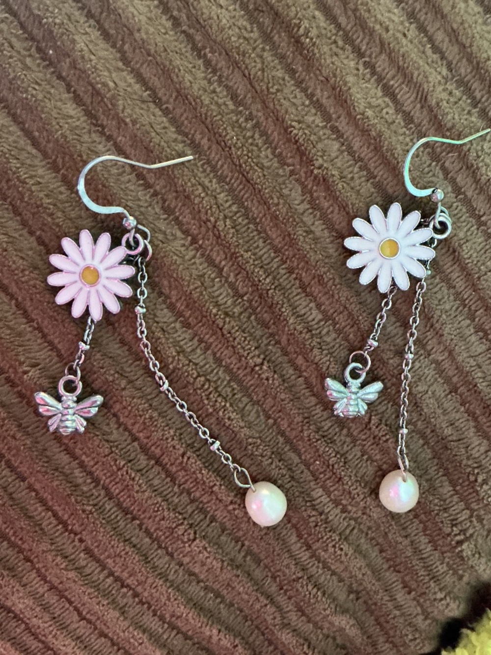 Cute Daisy And Bee And Pearl Charmed Earrings